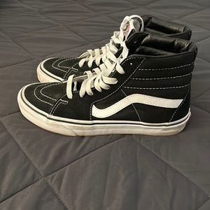 High Top Black&White Vans Size:9 Women’s 7.5 Men’s